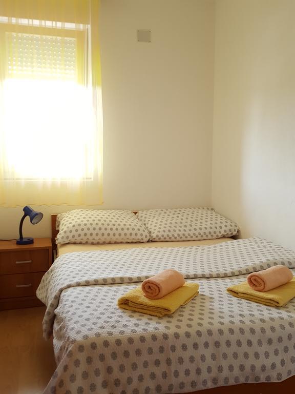 Apartments Mirakul Lopar Exterior photo