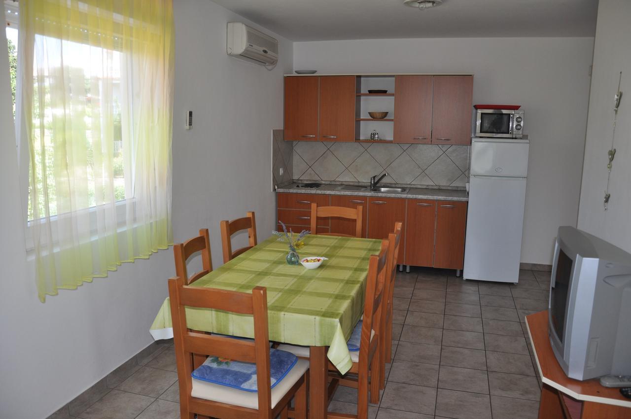 Apartments Mirakul Lopar Exterior photo