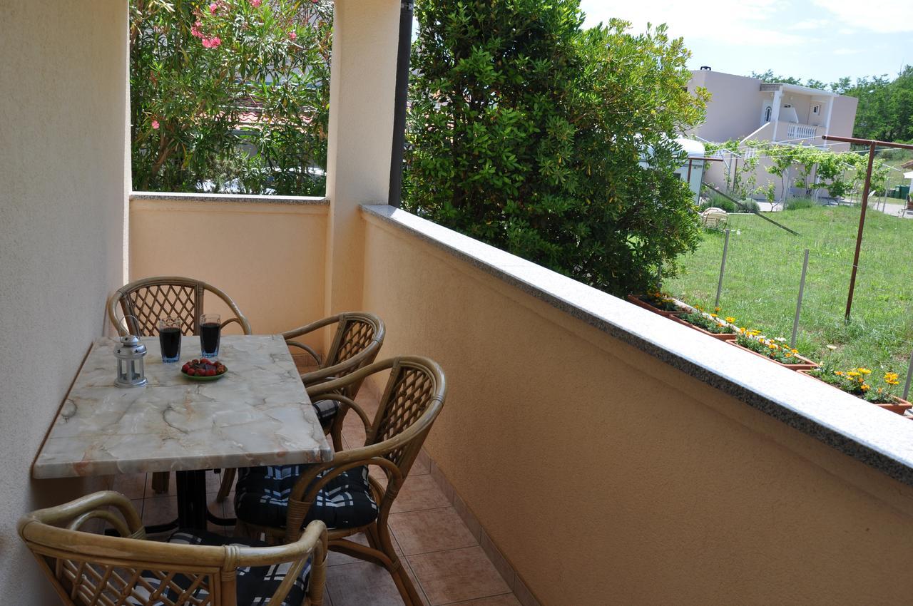 Apartments Mirakul Lopar Exterior photo